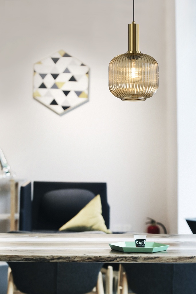LAMPARA COLGANTE EN ALUMINIO Y CRISTAL EN TONO AMBAR  DE 1 LUZ COMPATIBLE CON BOMBILLA LED DE BASE E27, DIAMETRO 20CM, ALTURA 130CM