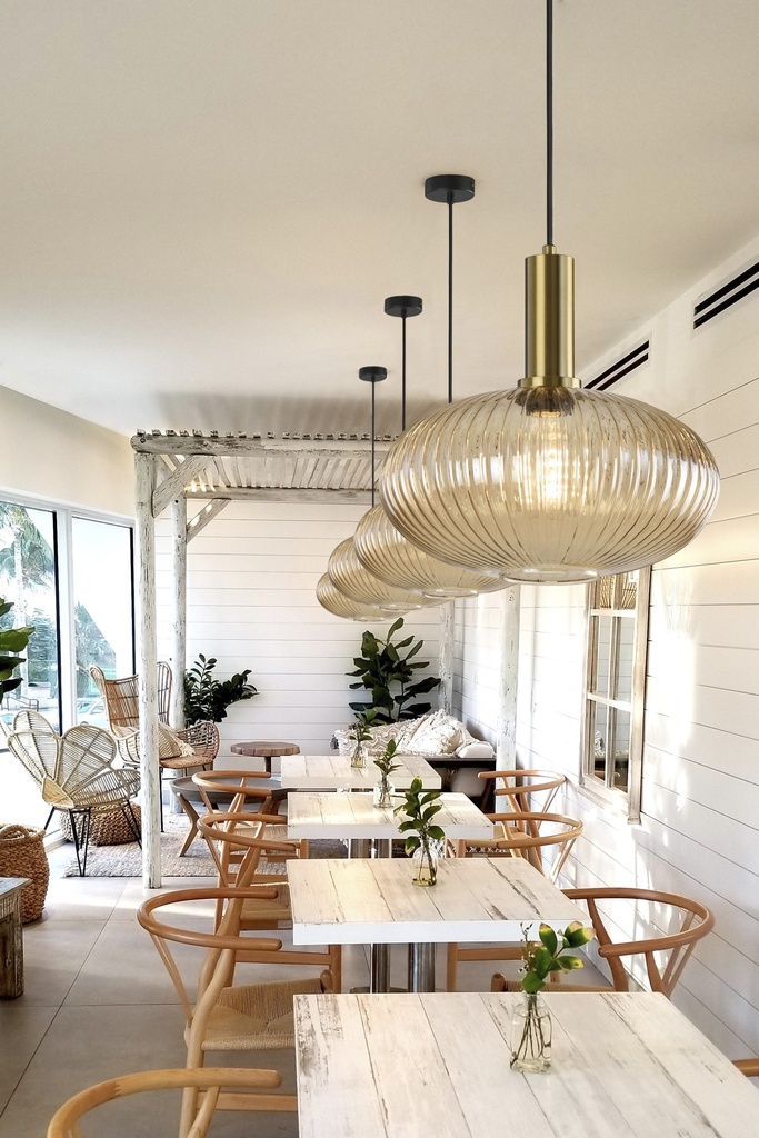 LAMPARA COLGANTE EN ALUMINIO Y CRISTAL EN TONO AMBAR  DE 1 LUZ COMPATIBLE CON BOMBILLA LED DE BASE E27, DIAMETRO 30CM, ALTURA 130CM