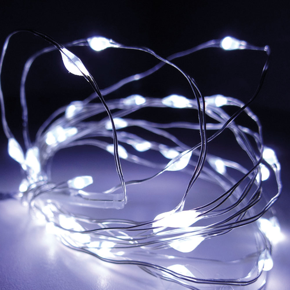 GUIRNALDA A PILAS  FIJA 40 LEDS CABLE ALAMBRE PLATEADO LUZ BLANCO FRIO 2,20m